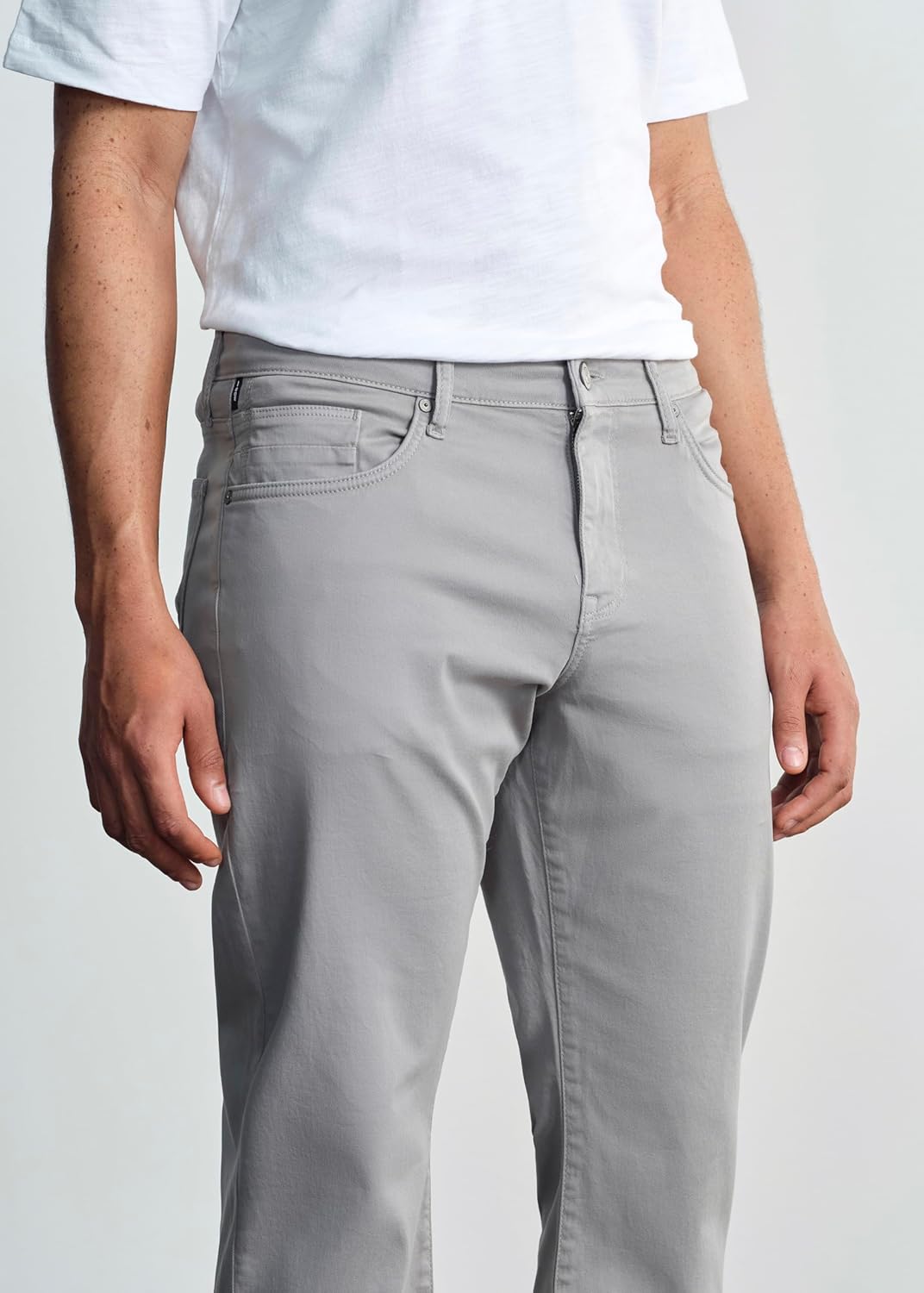 Roam Men's Mid Rise Relaxed Straight Leg Pants